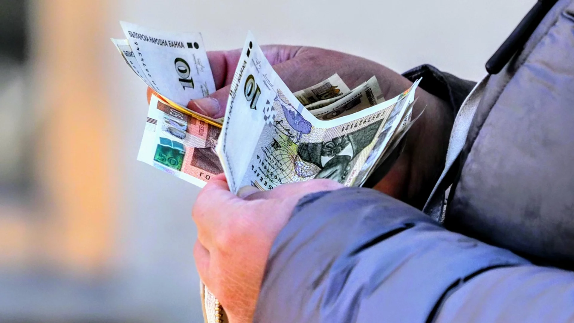 "БСП - Обединена левица" настоява за изплащането на коледни надбавки за българските пенсионери