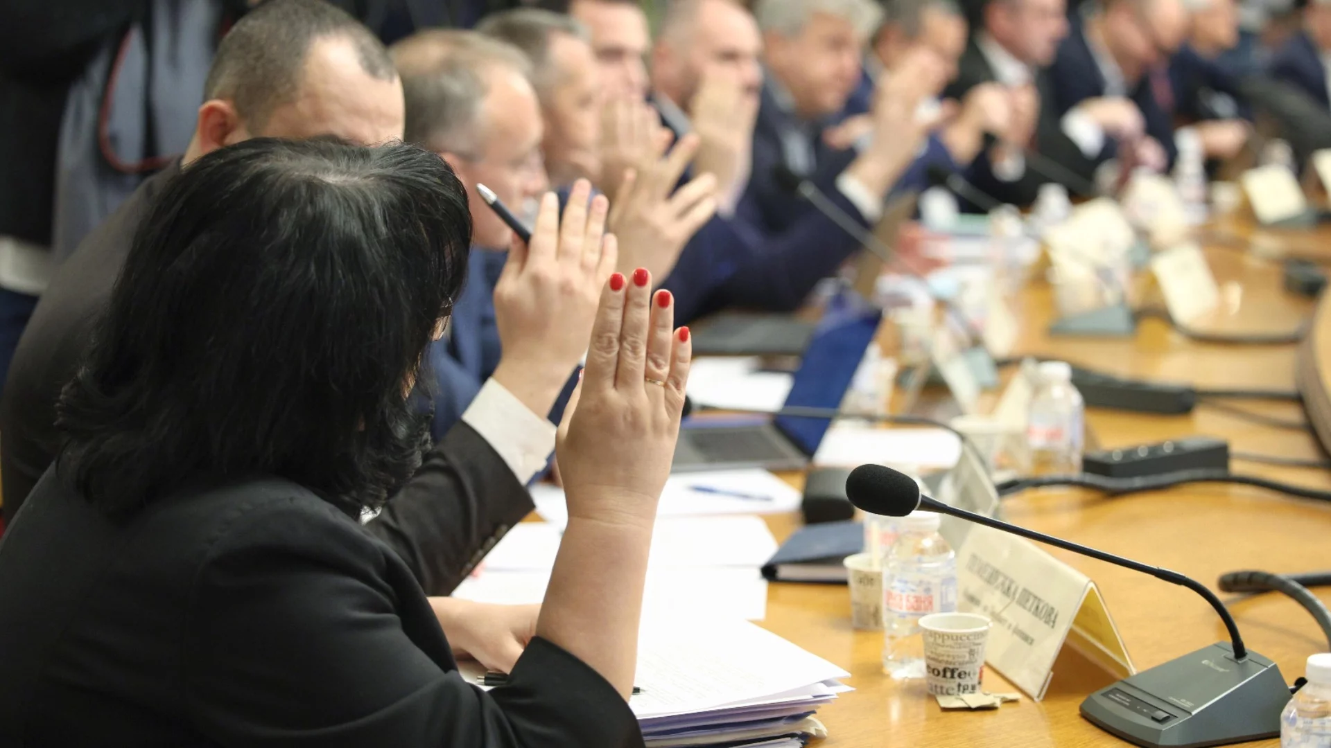 На комисия: Приеха вдигането на минималната заплата и по-високата пенсионната вноска