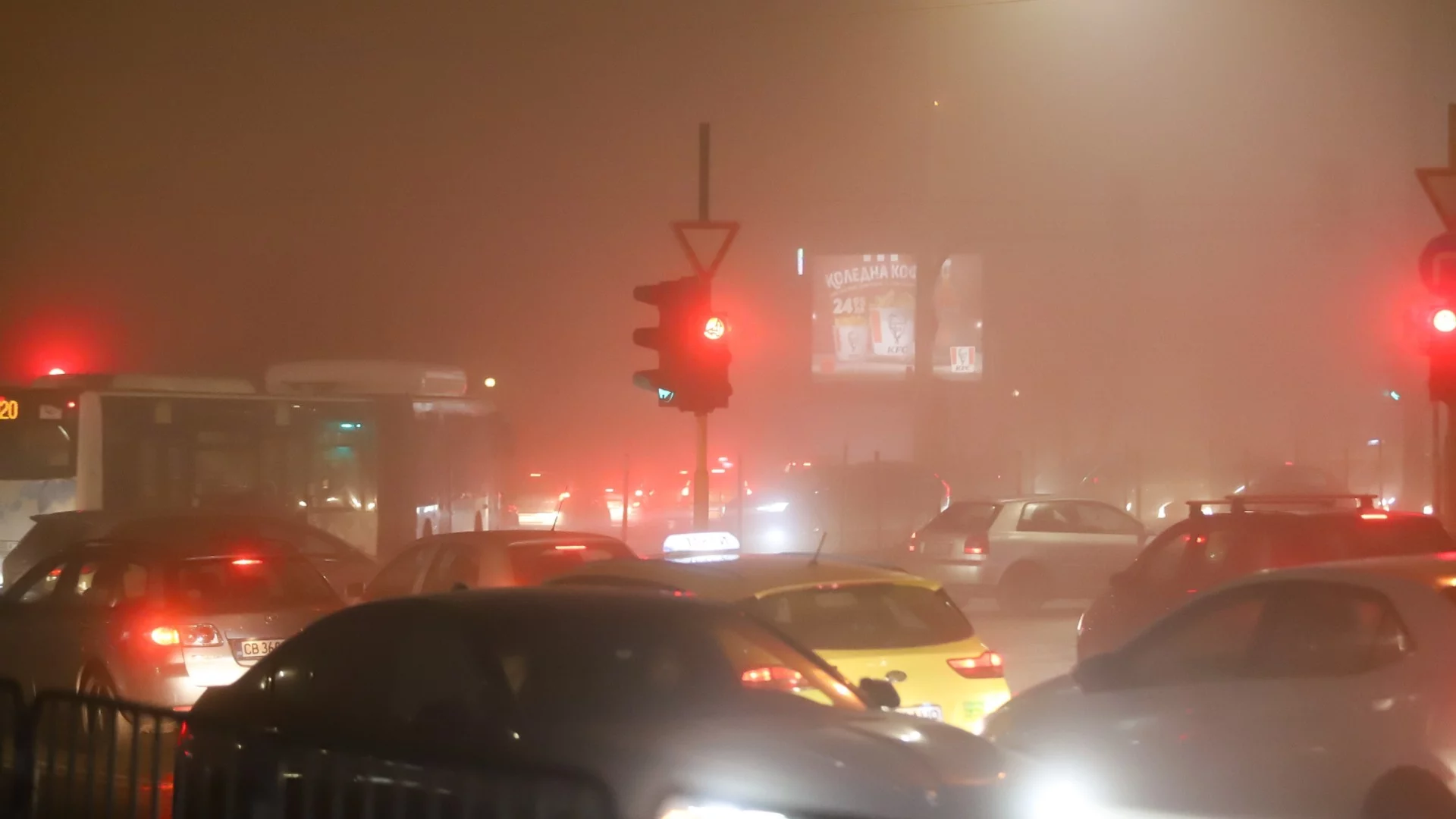 Софийска община плесна с ръце: Ето, паркирането изчисти въздуха!