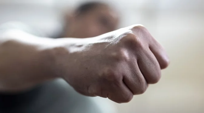 Заплашил охранител: Задържаха мъж в Казанлък