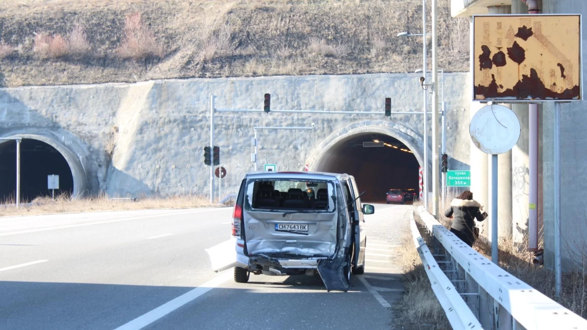 Тунел на АМ “Струма“ остава временно без ток и други промени в движението
