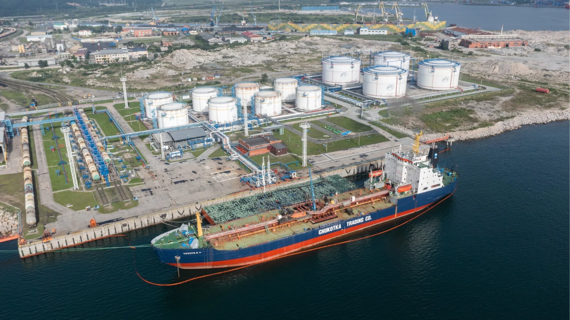 Заради санкциите: Китайските държавни компании обърнаха гръб на руския петрол