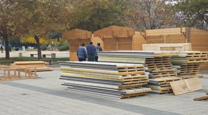 Започна изграждането на Коледното градче в Плевен