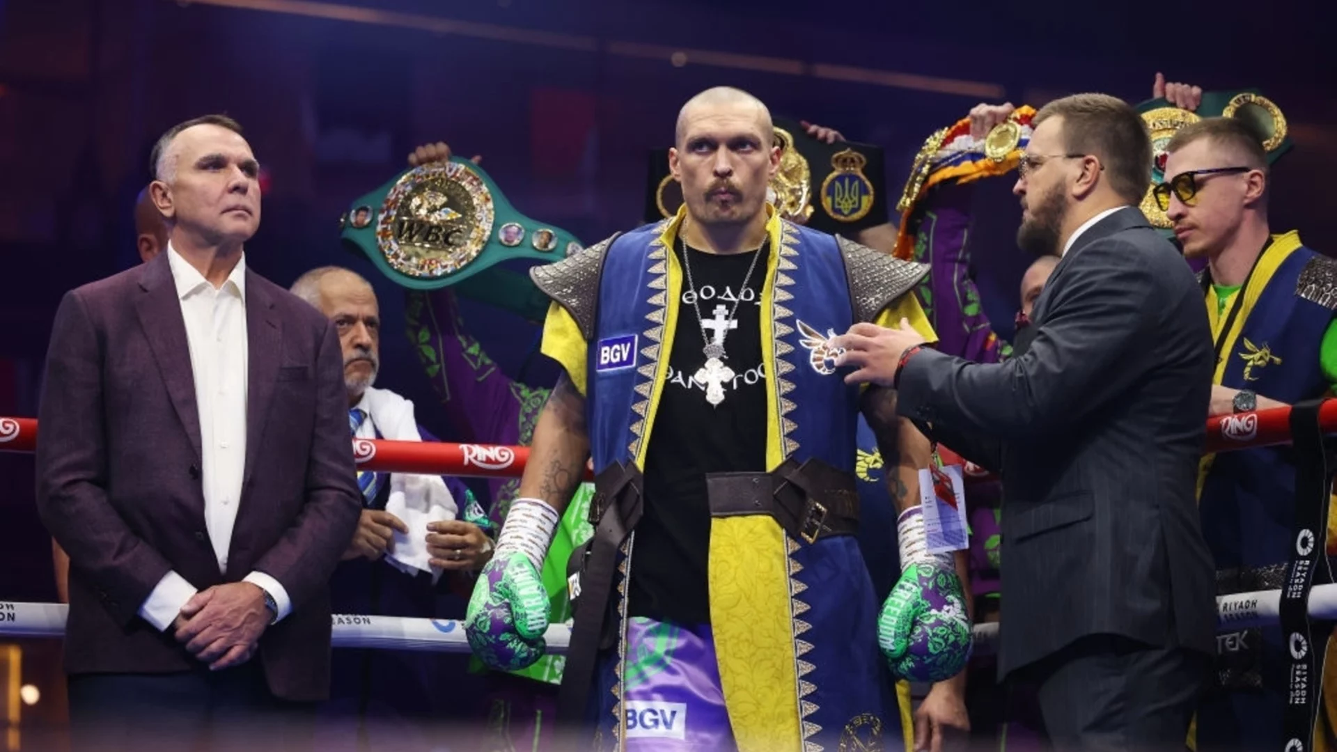 Усик сдаде една от световните си титли, новият шампион бе спряган за съперник на Кобрата