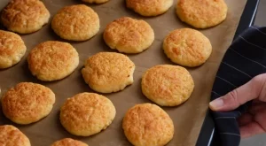 Само 4 съставки: Кето хлебчета с чесън 