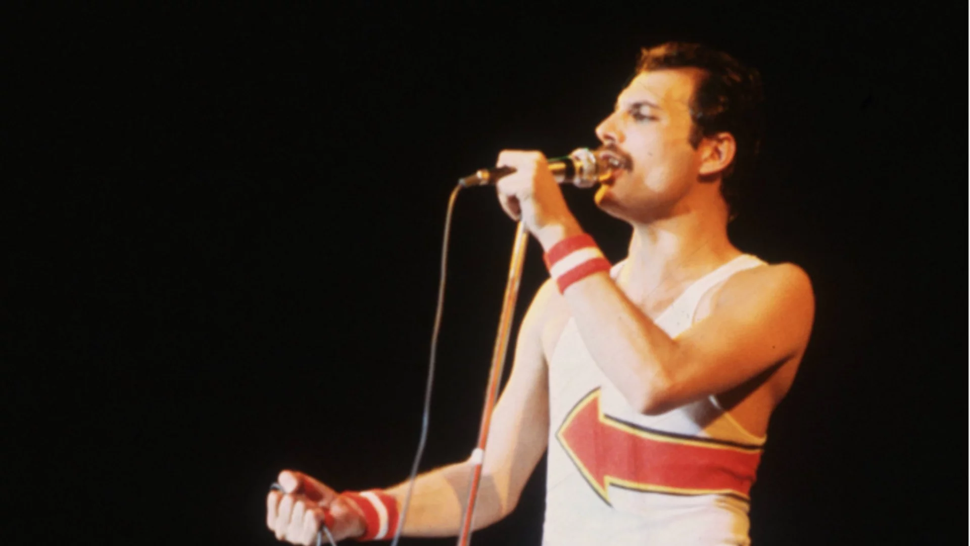 Увековечиха Фреди Меркюри със специална монета в чест на 40 години от легендарното шоу (ВИДЕО)