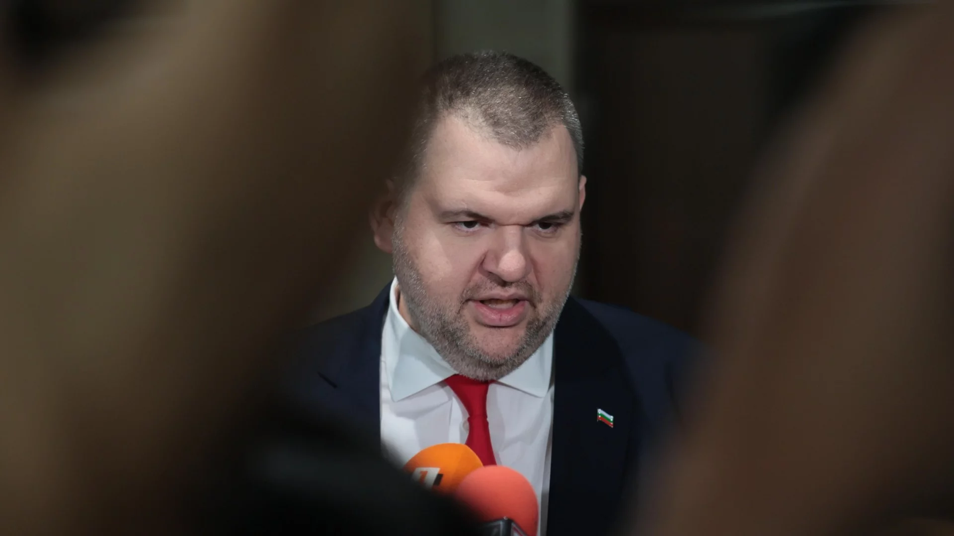 Пеевски задейства трикове за коледни пенсии