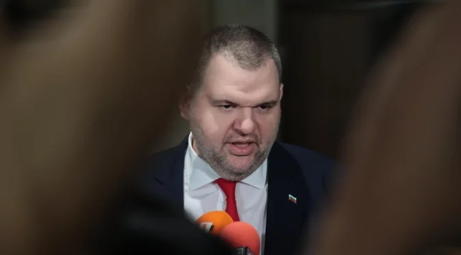 Пеевски задейства трикове за коледни пенсии