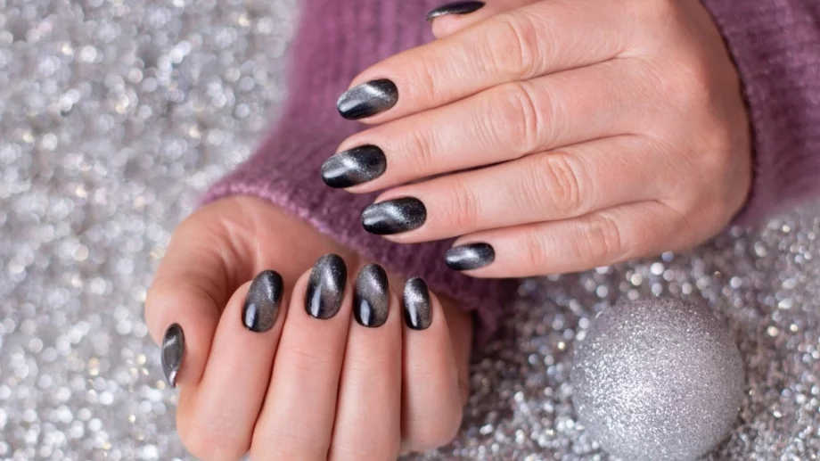 Нокти с кадифен блясък - задължителни за празничната визия (СНИМКИ)