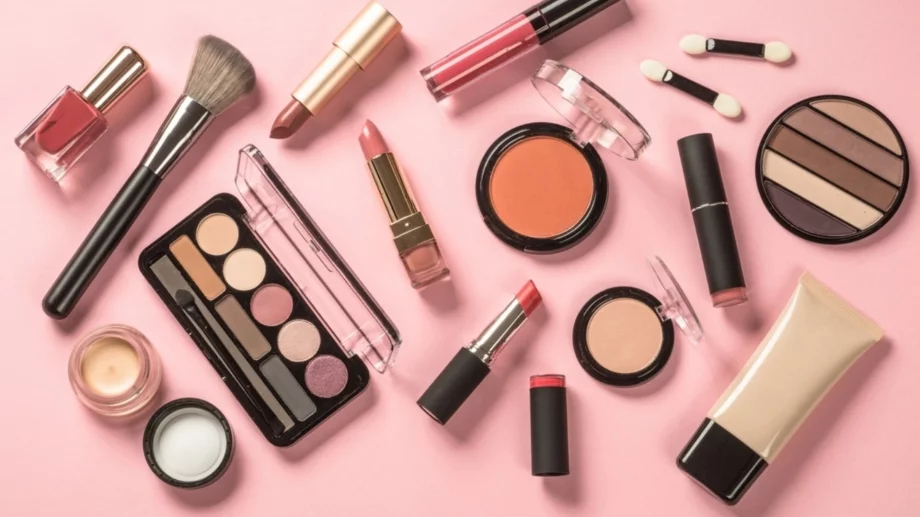 Как да разберете кога е време да изхвърлите гримовете си