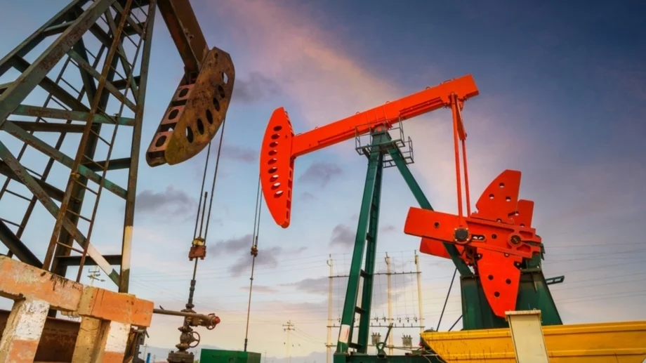 Обрат с цената на петрола заради нови прогнози