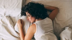 Позите на сън, които предизвикат изтръпване и нервни проблеми
