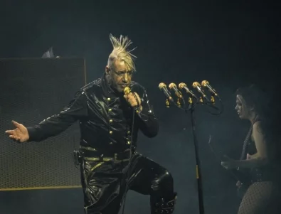 Тил Линдеман разтърси българската публика с грандиозно и провокативно шоу (СНИМКИ)