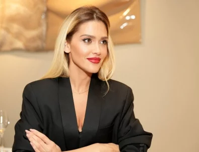 Черно-златната провокация: Вдъхновенията зад новата рокля на Теодора Хамами