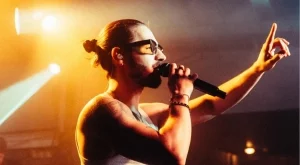 "Умирам да живея":  Папи Ханс кара всички да танцуват с игриво ретро парче (ВИДЕО)