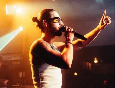 "Умирам да живея":  Папи Ханс кара всички да танцуват с игриво ретро парче (ВИДЕО)