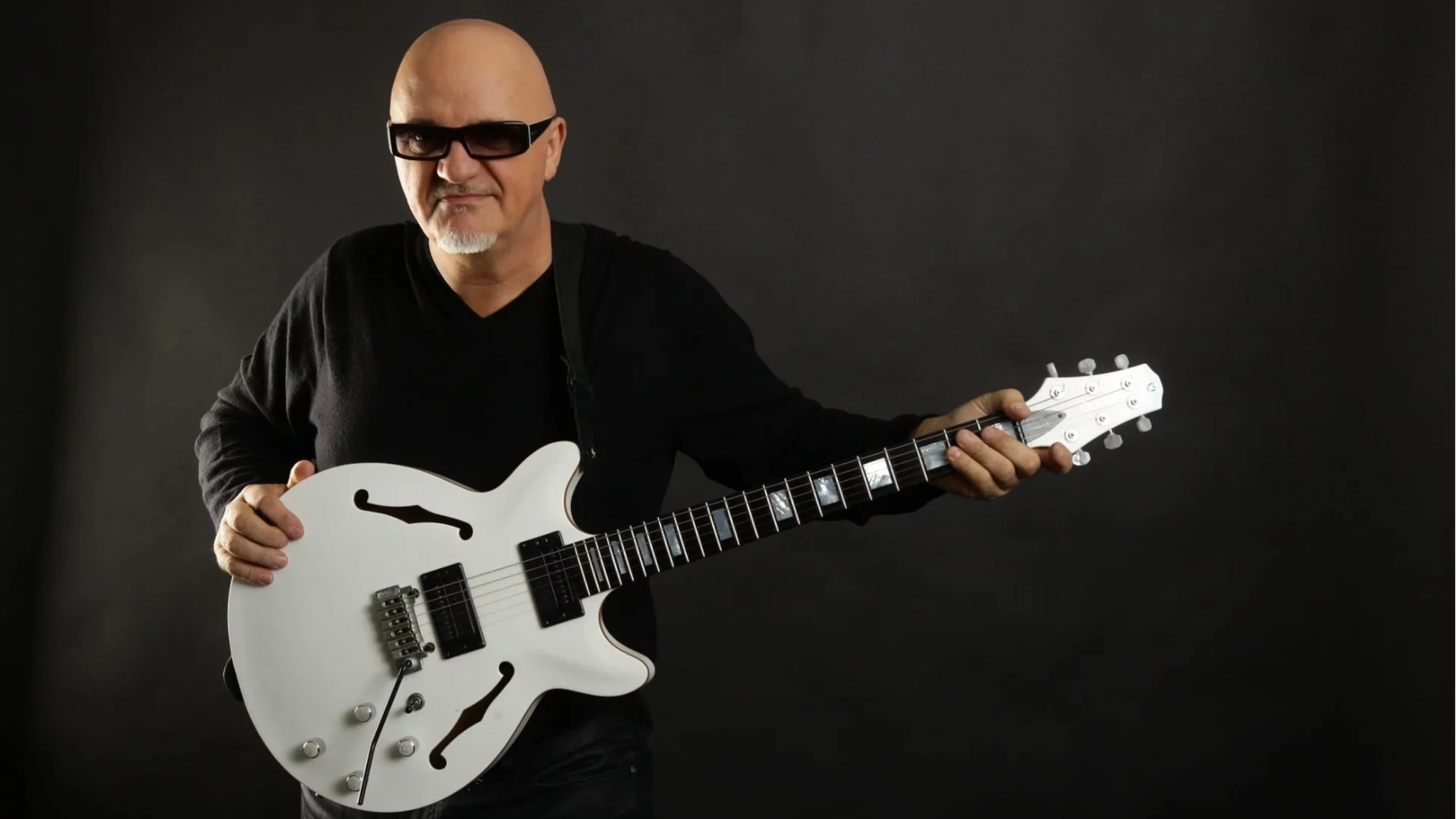 Легендарният китарен виртуоз Frank Gambale идва в София със своята звездна формация