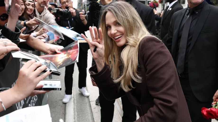 Анджелина Джоли показа белезите си от мастектомия (СНИМКИ)