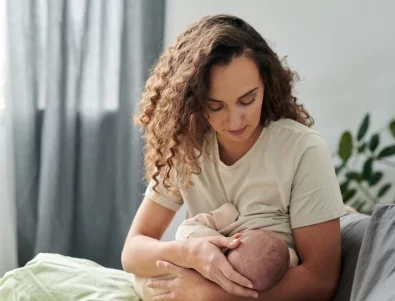 Кърмата може да предпази бебето от хранителни алергии