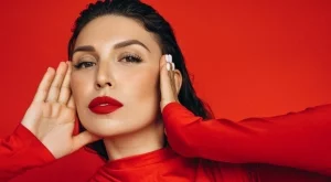 Науката зад червеното червило: Защо дава на жените мигновена сила?