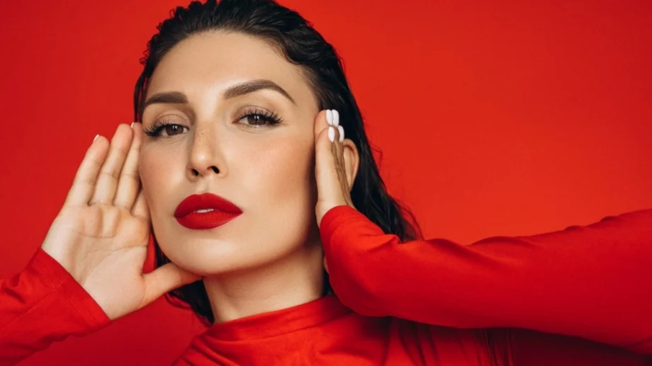 Науката зад червеното червило: Защо дава на жените мигновена сила?