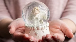 Нов рекорд за най-голяма колекция от преспапиета (ВИДЕО)