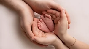 Бейби бум в родния шоубизнес: Знаменитостите, които станаха родители през 2025 г. (СНИМКИ)