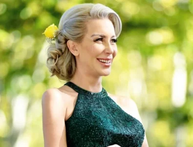 Антония Петрова-Батинкова посрещна дъщеря си преди Коледа (СНИМКИ)