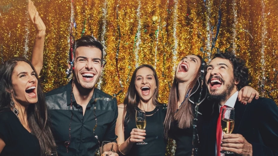 Хороскоп за утре, 31 декември 2025: Непринудена новогодишна нощ за Раците, романтика за Стрелците