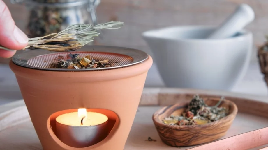 Ако изгорите стръкче розмарин вкъщи, след минути ще забележите това