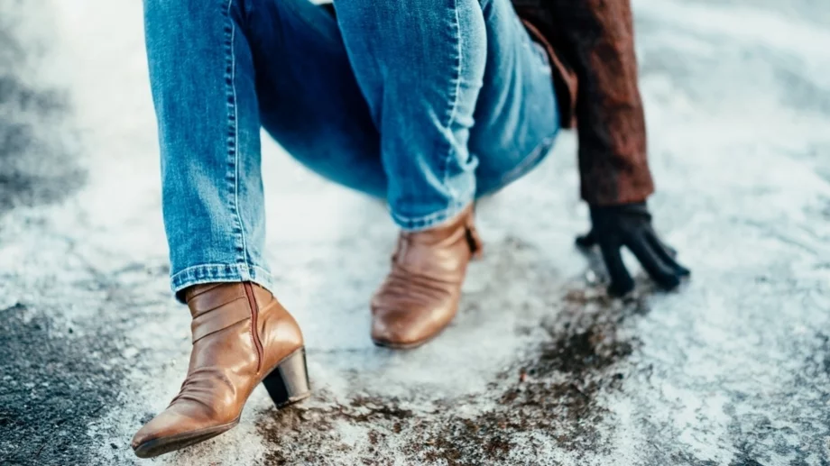 Ледът ще изчезне за минути: Трик, който топи леда по-бързо от солта