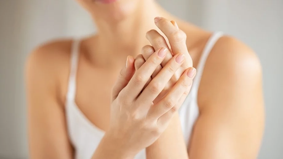 Как да предпазим кожата на ръцете през студените дни