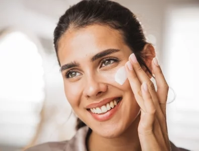 Идеални за зимата: 6 домашни крема за сияйна кожа на лицето