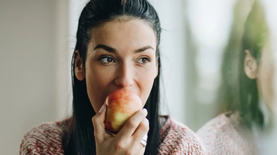 7 изненадващи ползи от яденето на ябълки преди лягане