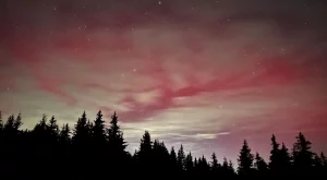 Северно сияние озари половин България (СНИМКИ)