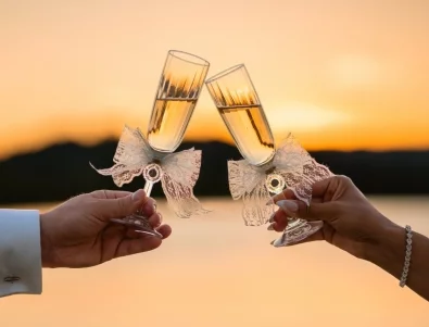 Популярна родна певица показа бляскав годежен пръстен (СНИМКИ)