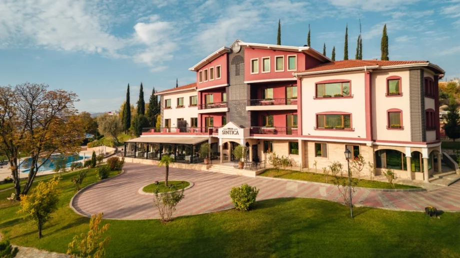 Романтика и природа: незабравима сватба в хотел Вила Синтика