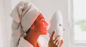 Терапия за лице с червена светлина: Наистина ли е ефективна?