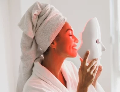 Терапия за лице с червена светлина: Наистина ли е ефективна?