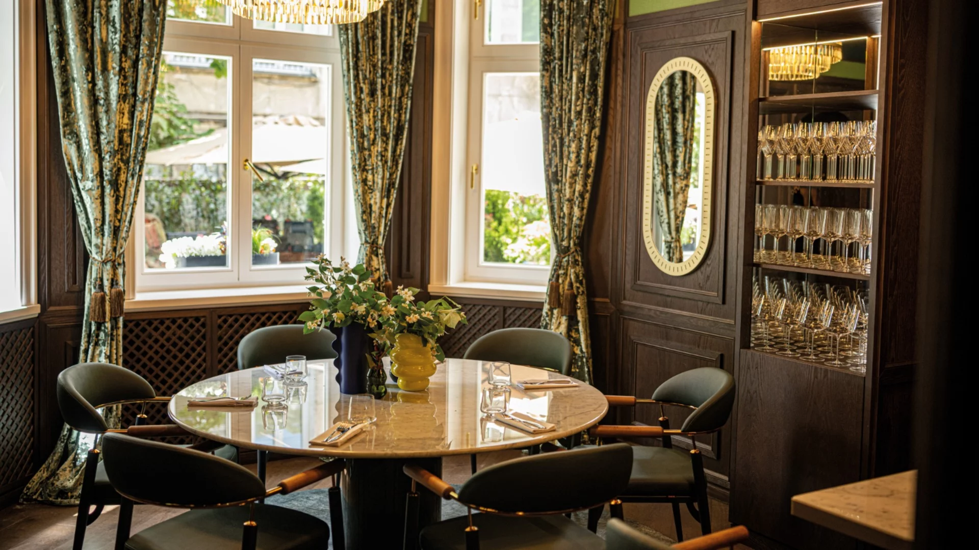 Изящна кухня и френски романс в Jardin