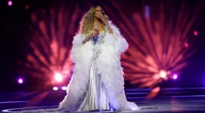 Впечатляващо и критикувано: Изпълнението на Марая Кери на откриването на Олимпиадата породи много въпроси