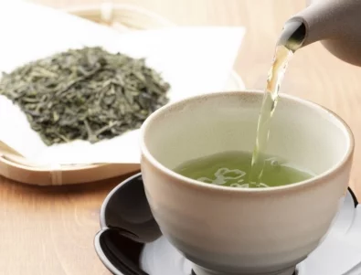 Сбогом отпусната кожа и тъмни кръгове с този домашен серум със зелен чай