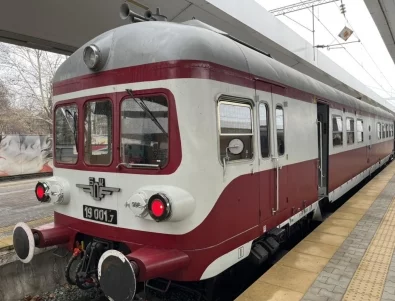 Празнична ретро мотриса ще пътува от София до Банкя за Баба Марта