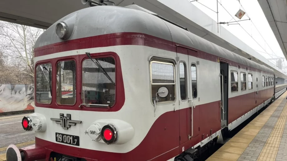 Празнична ретро мотриса ще пътува от София до Банкя за Баба Марта