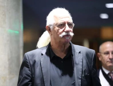 "Като две капки вода": Млада изпълнителка замества вокалния педагог Етиен Леви