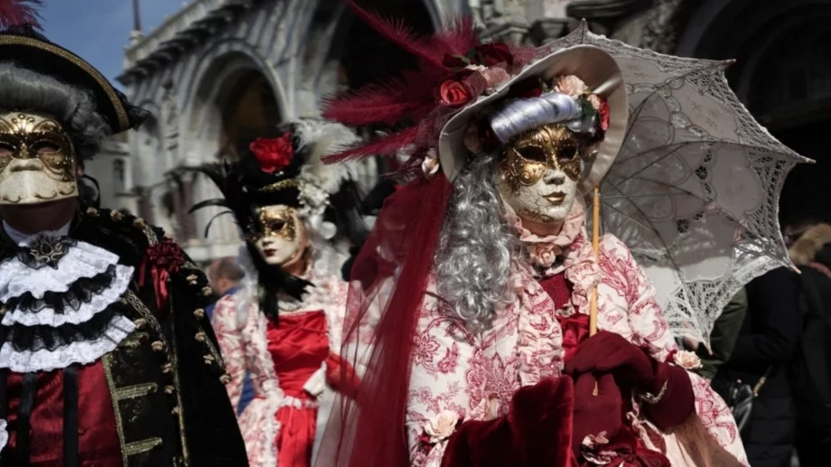 Карнавалът във Венеция 2026: Избраха най-хубавото момиче, костюм и маска (СНИМКИ)