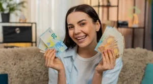 Тези 3 зодии ще привличат пари в периода 23 февруари - 1 март 2026