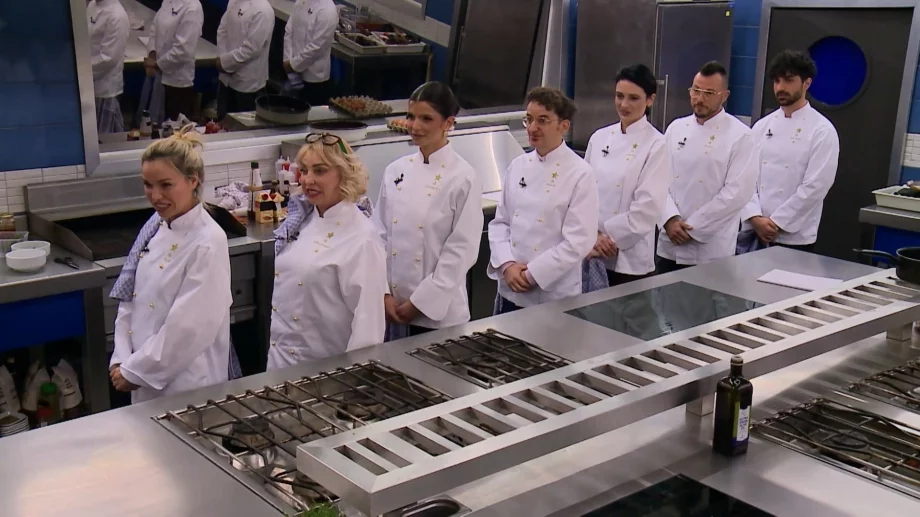 За първи път в "Hell's Kitchen": Знаменитостите са разделени в два отбора (СНИМКИ)