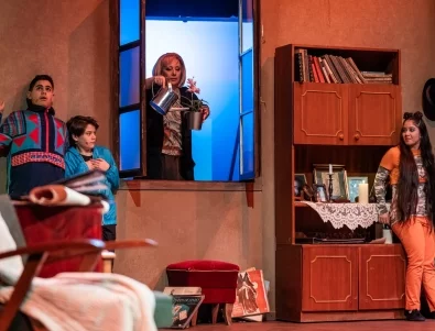 "Тайната на музиката": как едно старо пиано обединява няколко поколения в България през 90-те