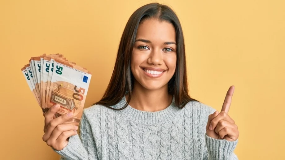 Тези 3 зодии ще се радват на финансов успех през март 2026